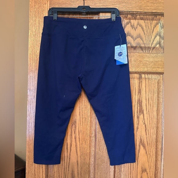 NWT iuga capri navy leggings/yoga pants - Picture 2 of 3